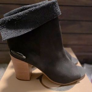 Women’s heeled suede boutique booties